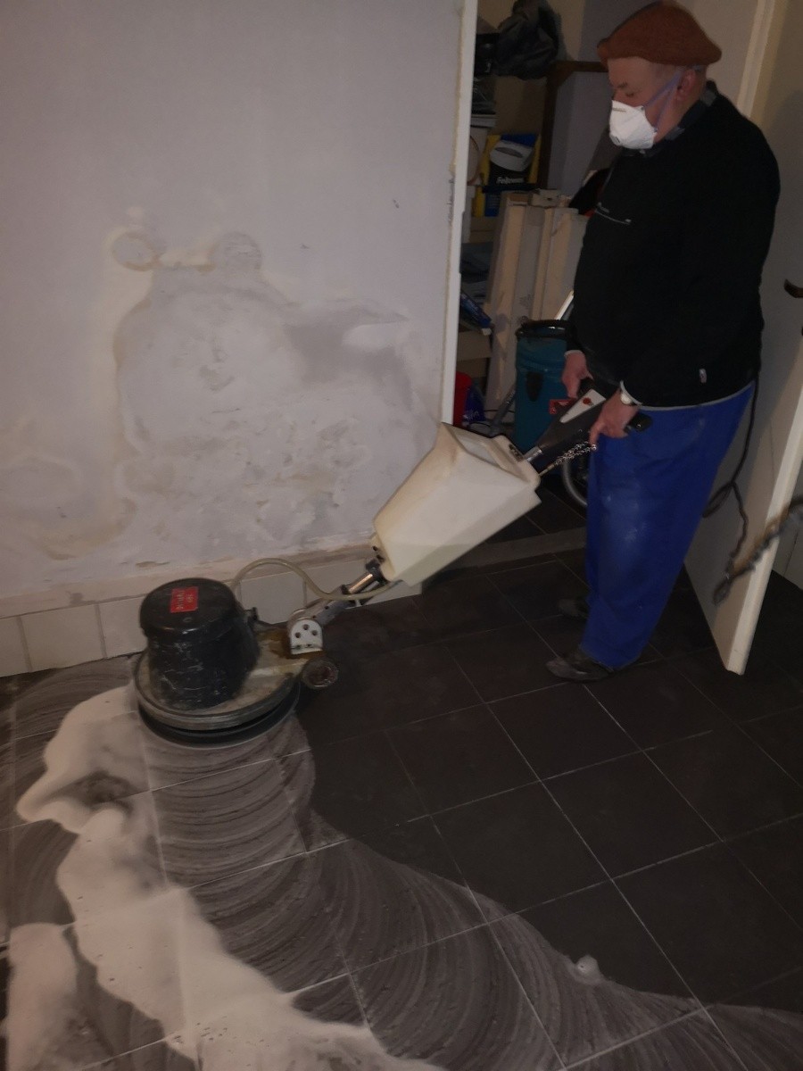 czyszczenie-renowacja-posadzki.jpg